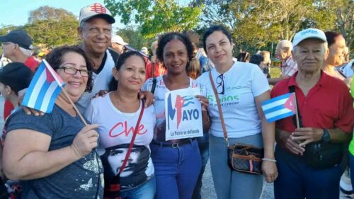 listos-en-hollistos-en-holguin-cuba-para-desfile-del-1-de-mayoguin-cuba-para-desfile-del-1-de-mayo