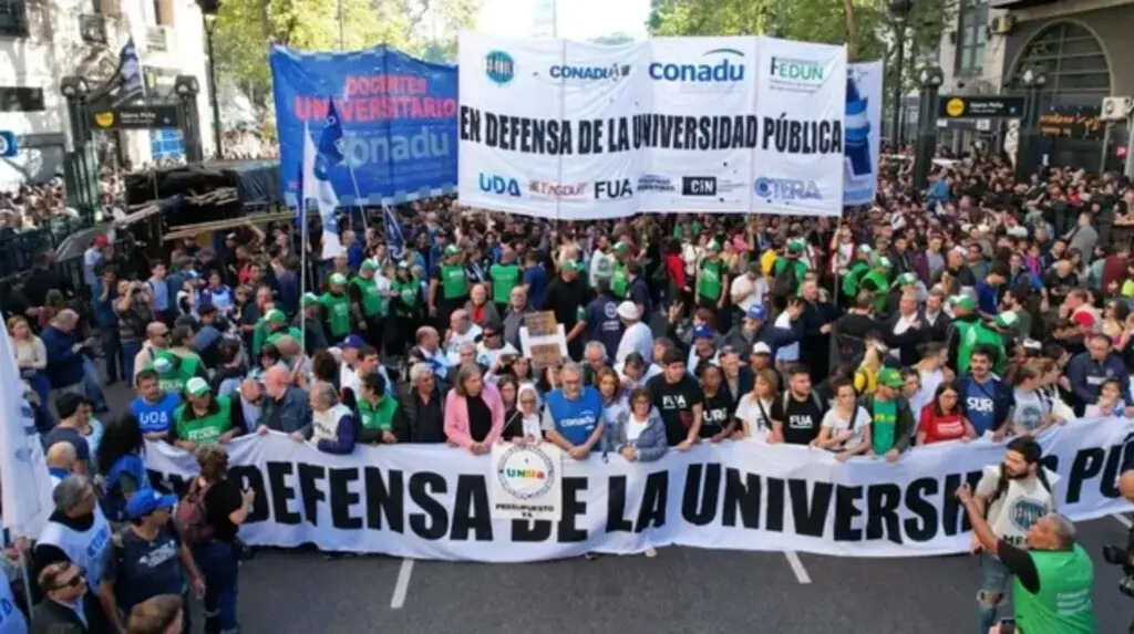 universitarios-argentinos-de-nuevo-a-la-carga-por-necesarios-fondos