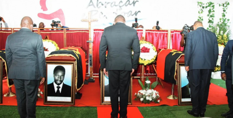 localizan-en-angola-fosa-comun-con-restos-de-mas-de-500-personas