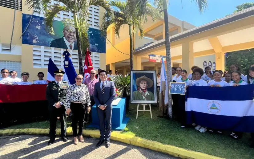 nicaragua-honra-memoria-de-sandino-junto-a-estudiantes-dominicanos