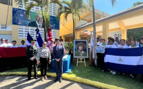 nicaragua-honra-memoria-de-sandino-junto-a-estudiantes-dominicanos