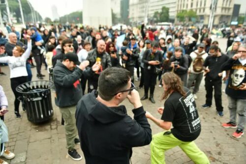 banderazo-por-el-indio-solari-termina-en-enfrentamiento-con-policias