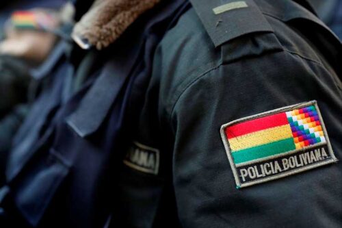 gobierno-de-bolivia-reporta-policias-heridos-de-bala-en-desbloqueo