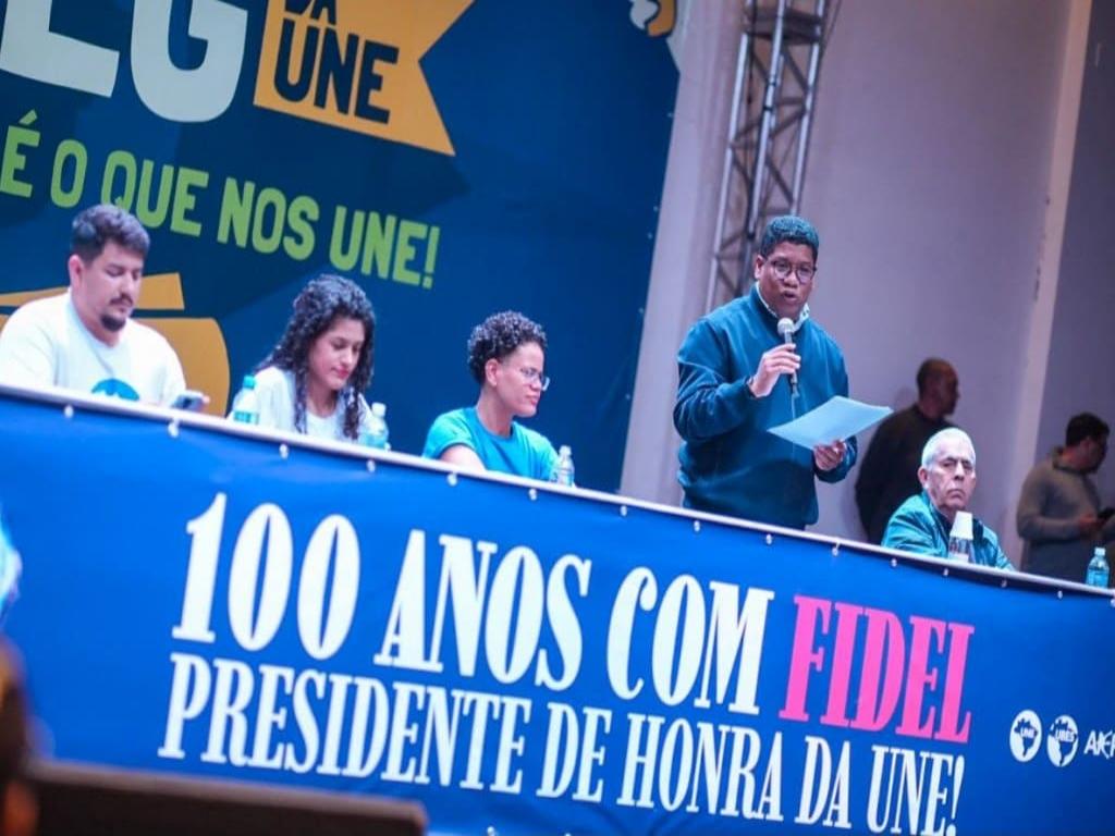 estudiantes-brasilenos-honran-legado-de-fidel-castro