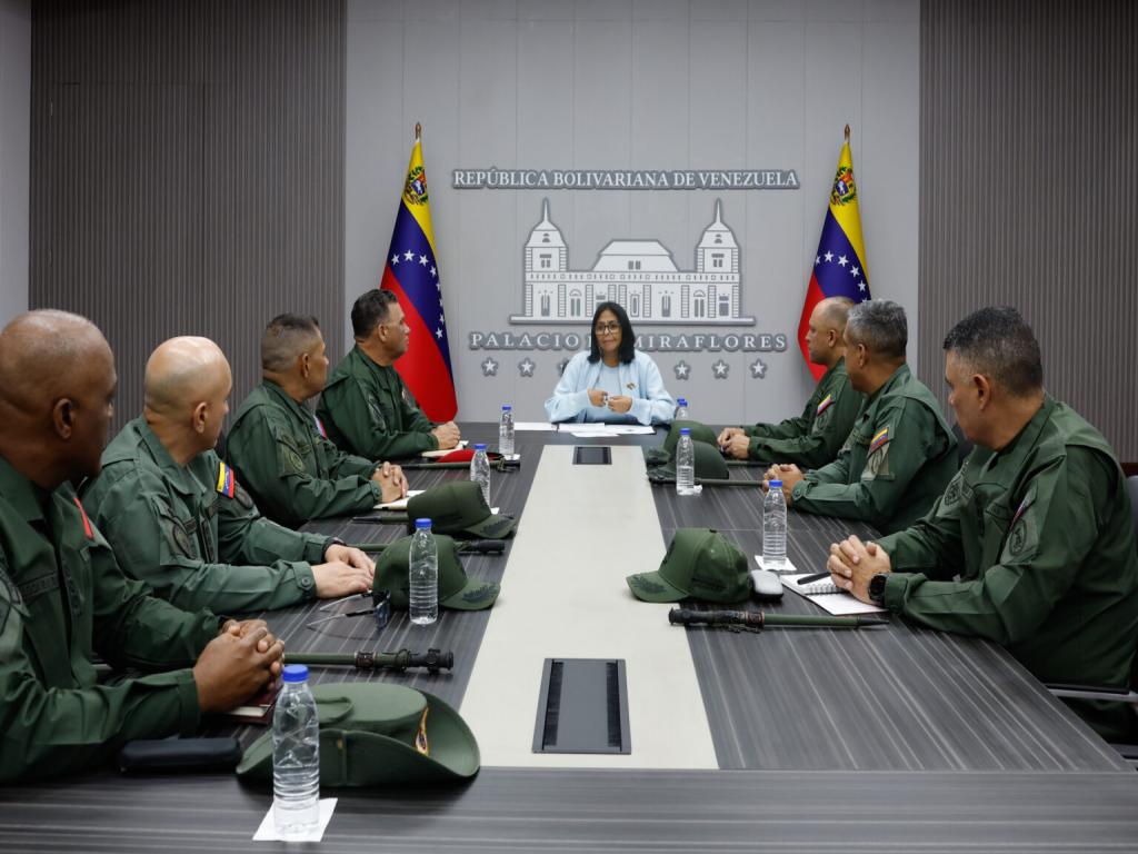 presidenta-encargada-de-venezuela-se-reunio-con-alto-mando-de-la-fan