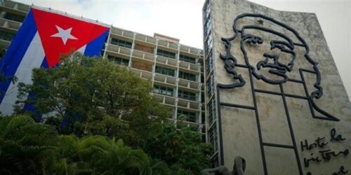 diaz-canel-y-raul-castro-participan-en-ascenso-a-oficiales-del-minint