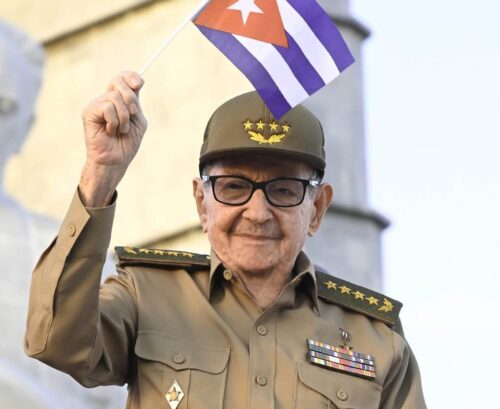 raul-castro-es-simbolo-de-continuidad-y-firmeza-afirman-en-laos