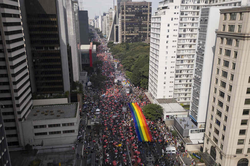 Parada LGBT+ en Brasil reivindica derechos y participación electoral