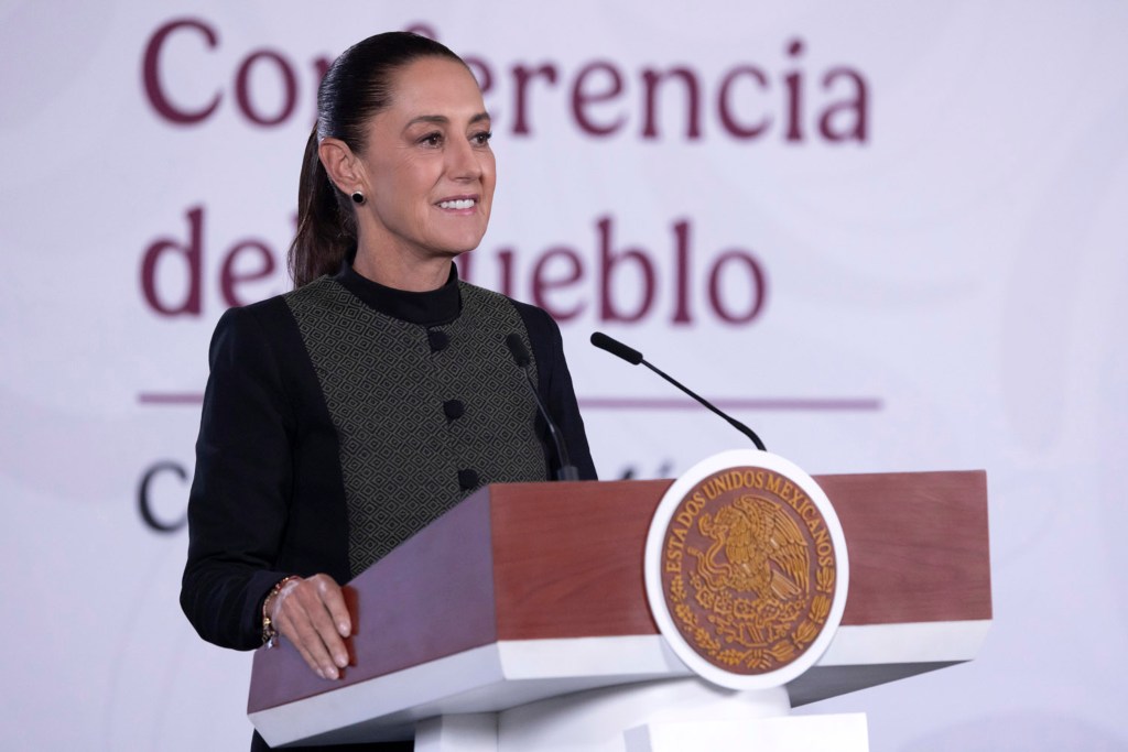 Cuauhtémoc, Ciudad de México. 30 de junio 2026. La presidenta constitucional de los Estados Unidos Mexicanos, la Doctora Claudia Sheinbaum Pardo en conferencia de prensa matutina en el salón de la Tesorería de Palacio Nacional. La acompañan: David Kershenobich, secretario de salud; Eduardo Clark, subsecretario de Integración y desarrollo del sector salud; Martí Batres Guadarrama, director general del Instituto de Seguridad y Servicios Sociales de los Trabajadores del Estado (ISSSTE); Zoé Alejandro Robledo Aburto, director general del Instituto Mexicano del Seguro Social; Alejandro Svarch Pérez, director general de IMSS-Bienestar. Foto: Juan Carlos Ramos Mamahua/Presidencia