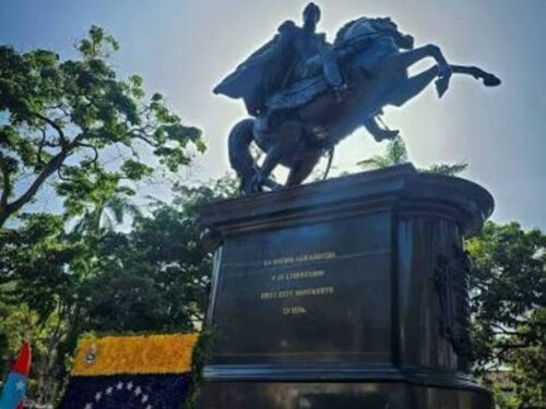 delcy-rodriguez-rinde-homenaje-a-simon-bolivar-en-su-natalicio