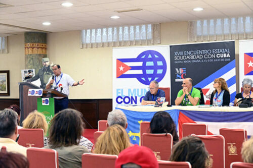 espana-renueva-solidaridad-con-cuba-y-exige-cese-de-hostilidad