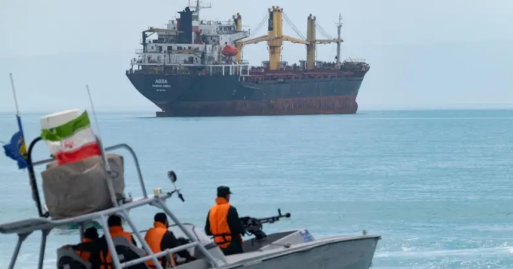 iran-afirma-controlar-la-navegacion-en-el-estrecho-de-ormuz