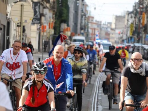 bruselas-acoge-bicicletada-por-el-centenario-de-fidel-y-por-cuba