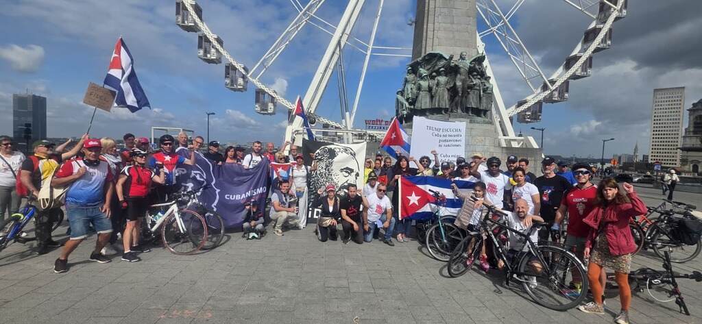 bruselas-acoge-bicicletada-por-el-centenario-de-fidel-y-por-cuba