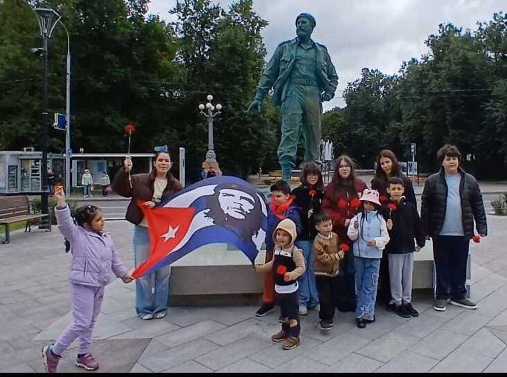 ninos-cubanos-en-rusia-recuerdan-a-fidel-castro-en-su-centenario