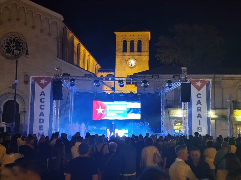 solidaridad-con-cuba-en-evento-cultural-de-la-ciudad-italiana-de-sora