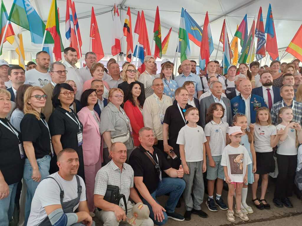 heroe-cubano-en-inauguracion-de-stroymaster-en-rusia