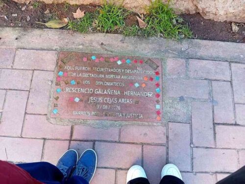 argentina-una-tarja-perpetua-la-memoria-de-cejas-y-galanena