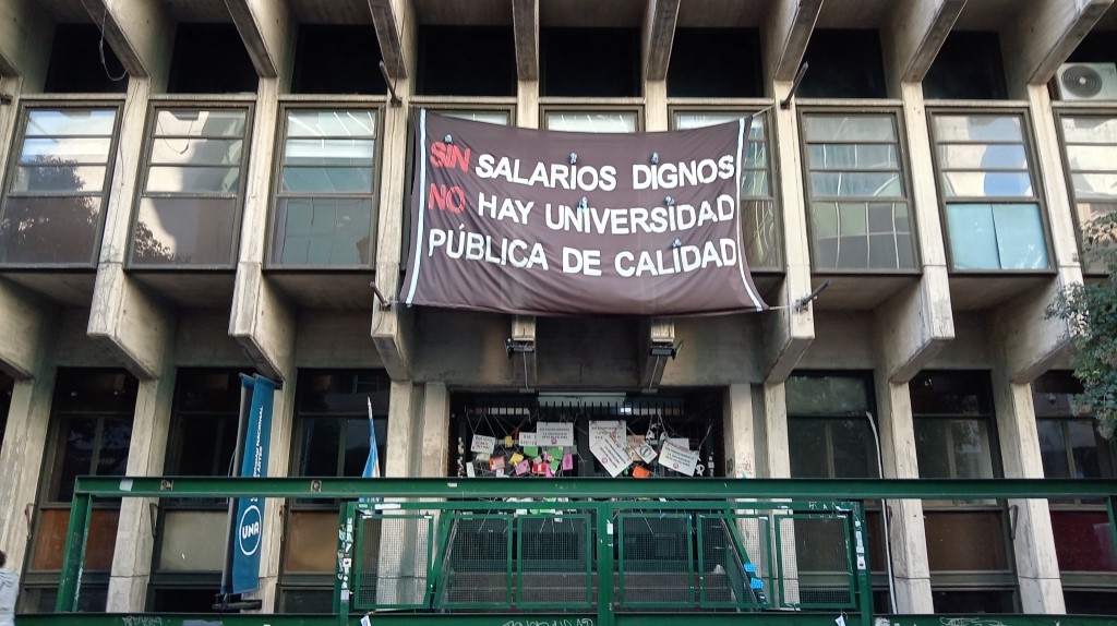 docentes-universitarios-en-huelga-por-el-financiamiento-educativo