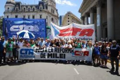 sindicatos-y-organizaciones-sociales-marchan-por-familias-endeudadas
