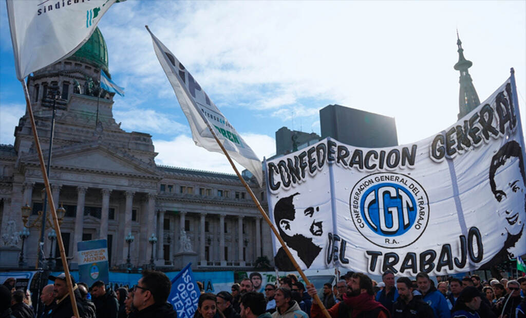 sindicatos-y-organizaciones-sociales-marchan-por-familias-endeudadas