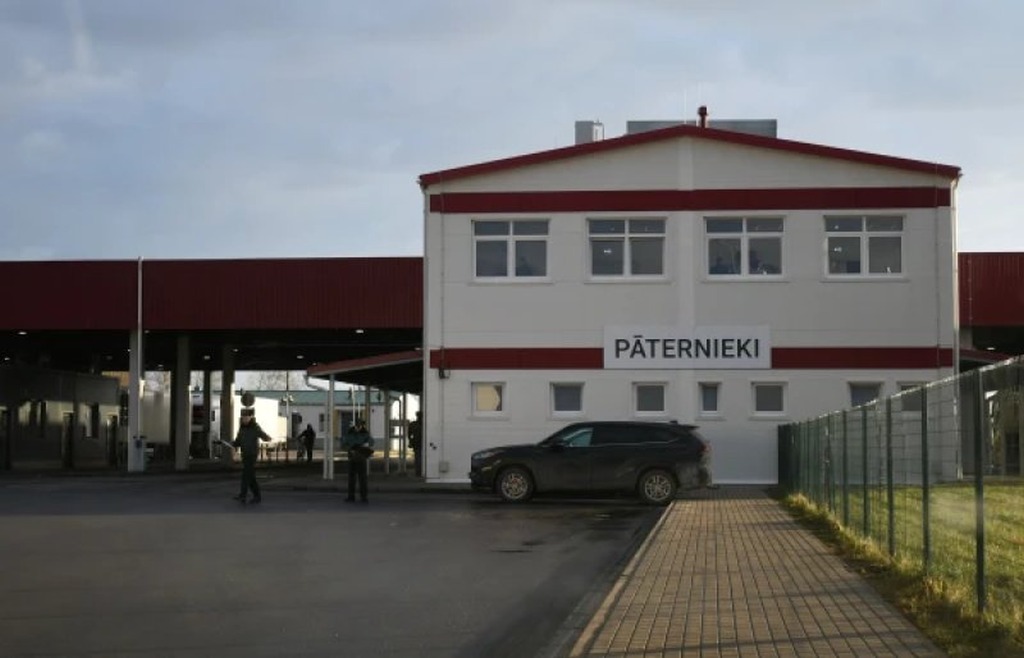 letonia-restablece-transito-de-vehiculos-en-frontera-con-belarus