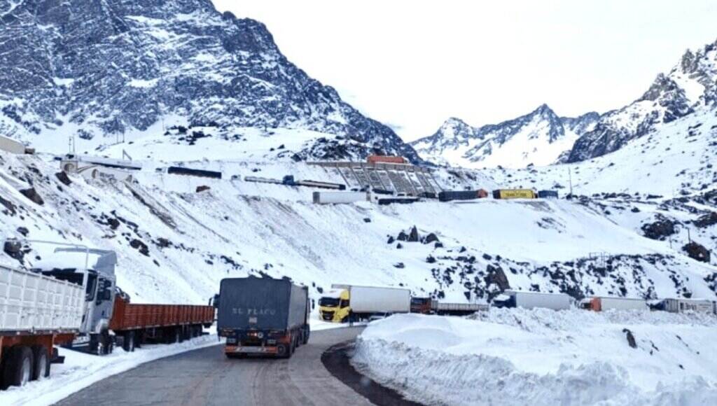 tras-prolongado-cierre-reabren-paso-fronterizo-chile-argentina