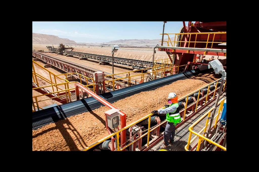 amplia-mayoria-de-chilenos-rechaza-privatizar-empresa-del-cobre