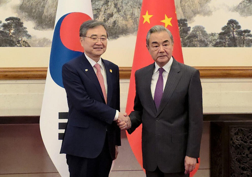 canciller-chino-inicia-gira-por-corea-del-sur-e-indonesia