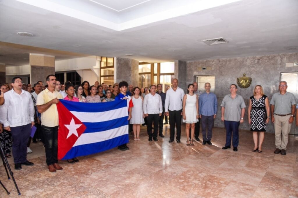 cuba-recibe-a-diplomaticos-expulsados-de-dominicana-2