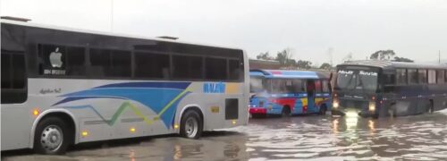 mas-de-dos-mil-vehiculos-cumplen-cuatro-dias-atascados-en-peru__trashed