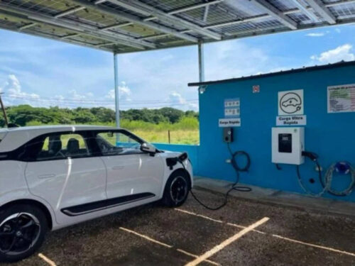 funciona-en-cuba-estacion-de-carga-ultrarrapida-de-autos-electricos