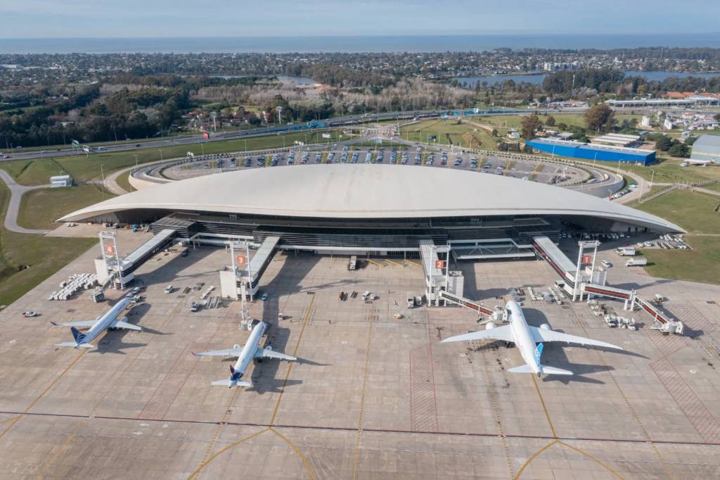 aeropuerto-uruguayo-recibira-vuelos-con-destino-a-ezeiza-argentina