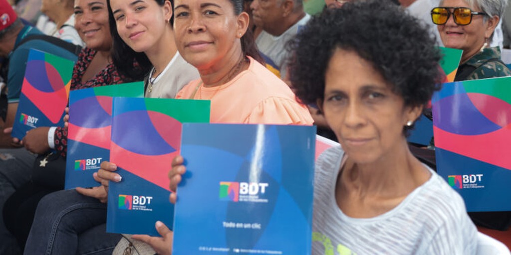 presidenta-encargada-de-venezuela-entrego-creditos-en-la-guaira