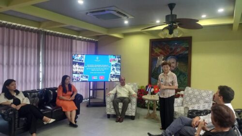 visiones-intimas-de-cuba-despiden-a-becarios-vietnamitas