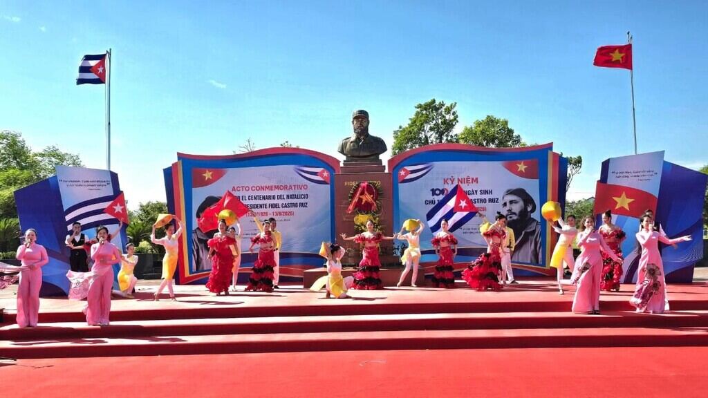 imagen-de-fidel-castro-entre-las-llamas-de-quang-tri-permanece-viva