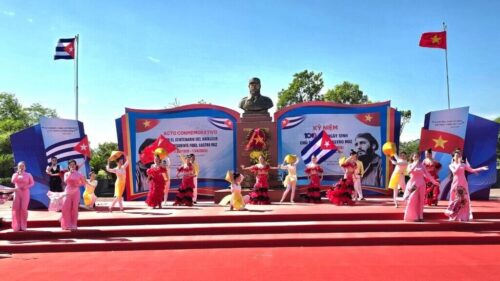 imagen-de-fidel-castro-entre-las-llamas-de-quang-tri-permanece-viva