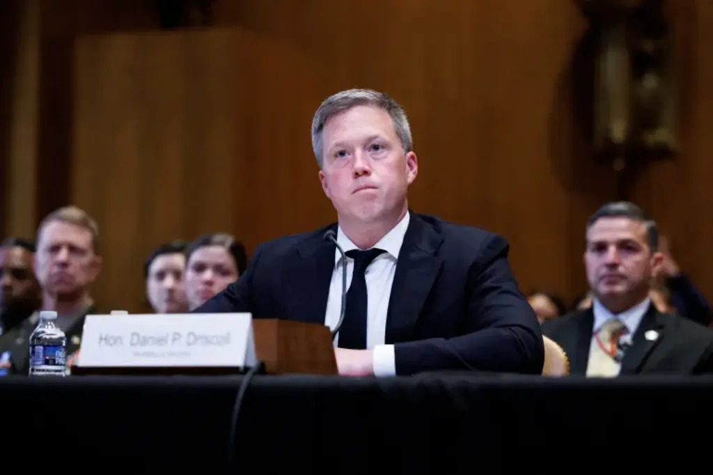 dan-driscoll-renuncio-como-secretario-del-ejercito-de-eeuu
