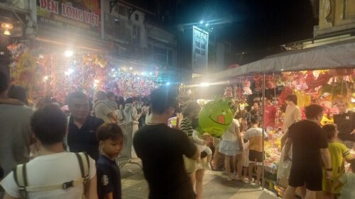 en-dia-de-festival-de-medio-otono-vietnam-anima-a-ninos-enfermos