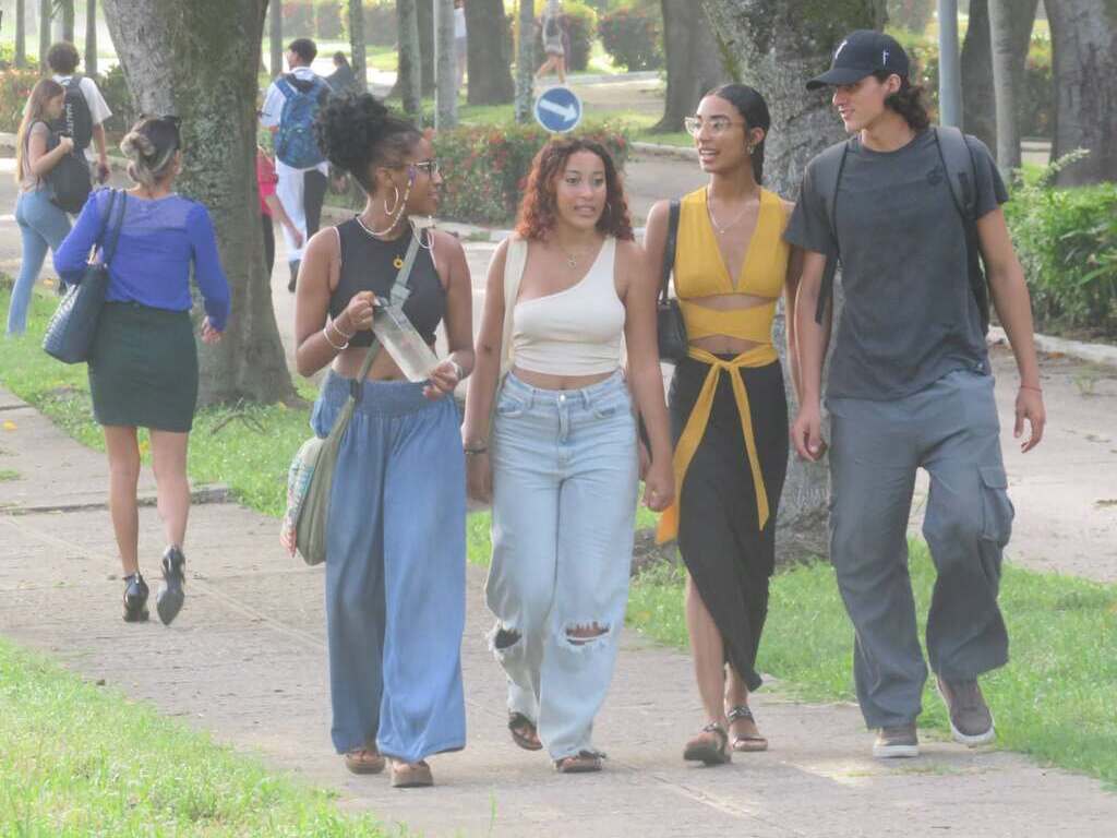 inicia-curso-escolar-en-universidad-mas-importante-del-centro-de-cuba