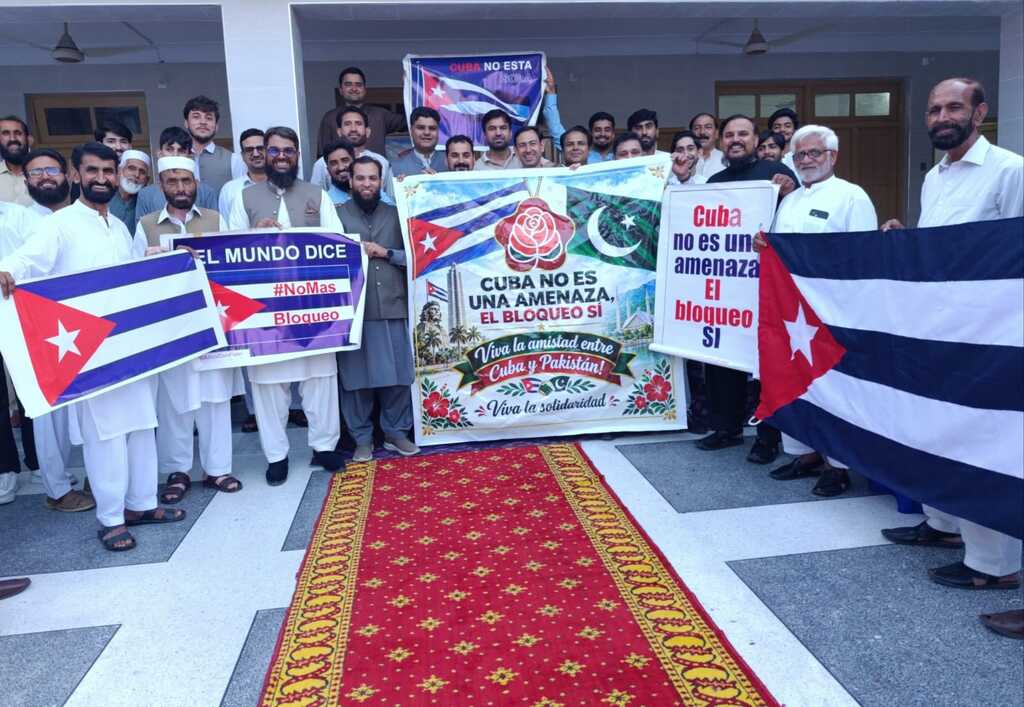 caravana-solidaria-con-cuba-recorrio-urbe-de-manshera-en-pakistan