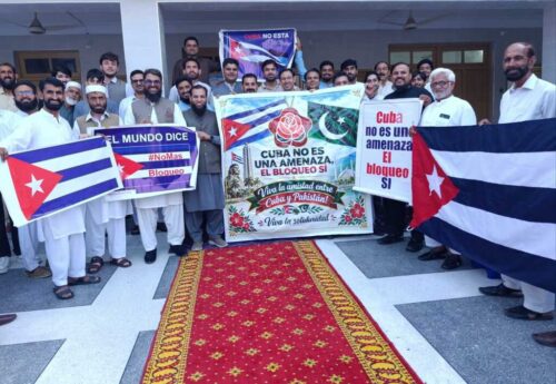 caravana-solidaria-con-cuba-recorrio-urbe-de-manshera-en-pakistan