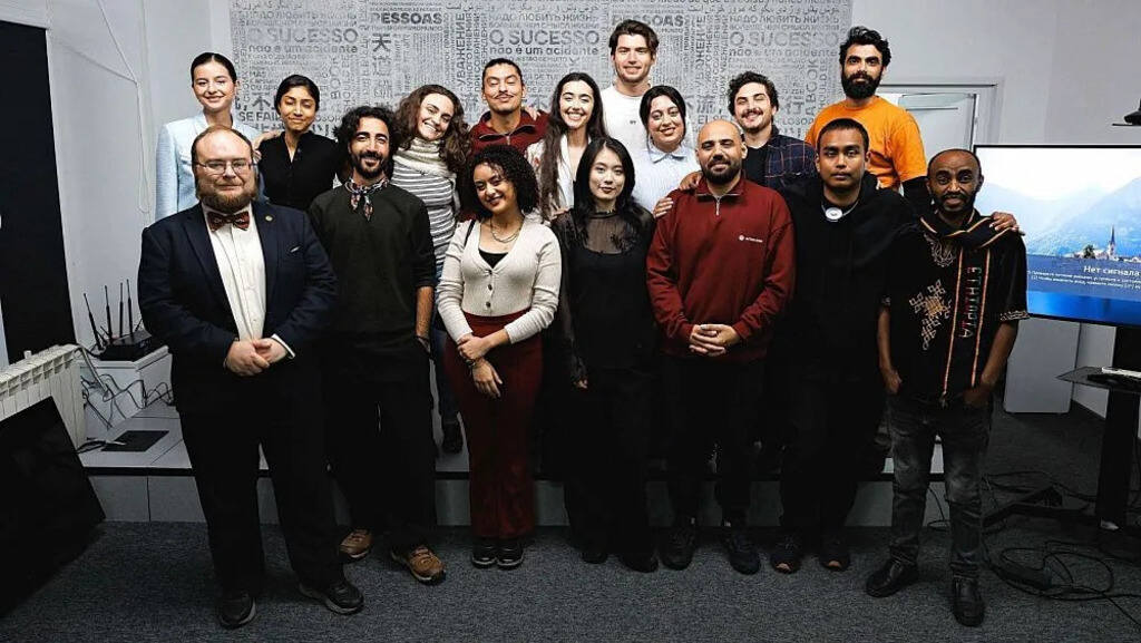 actores-de-paises-brics-interactuan-con-teatro-de-rusia