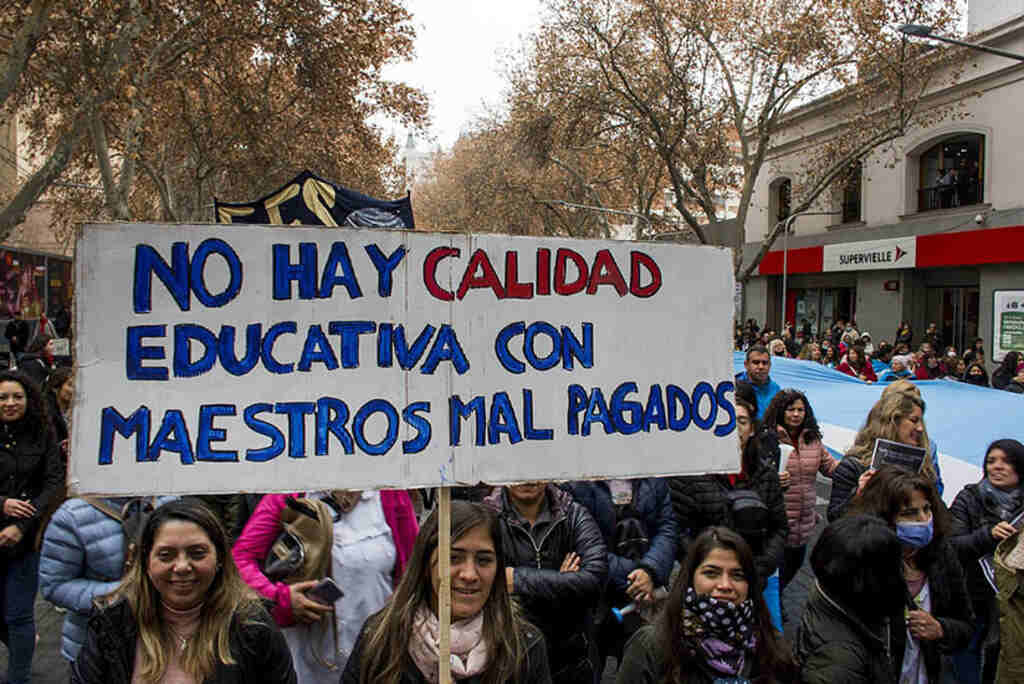 universitarios-argentinos-de-nuevo-al-paro-por-mejoramiento-salarial