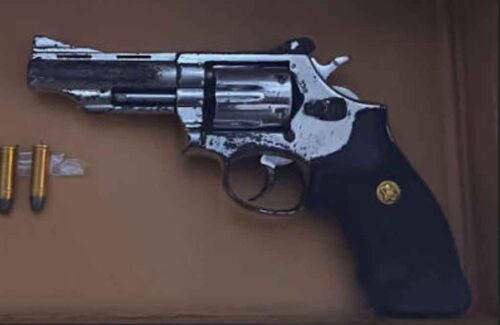 policia-de-guatemala-incauto-arsenal-en-vehiculo-y-recapturo-a-dos