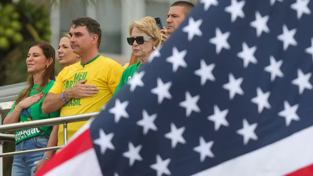 trump-protagoniza-polemica-en-acto-de-flavio-bolsonaro-en-brasil