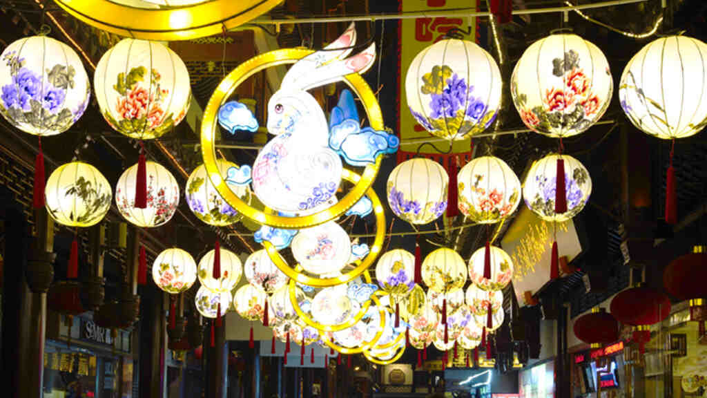 china-en-festival-de-medio-otono-familias-unidas-y-pasteles-de-luna