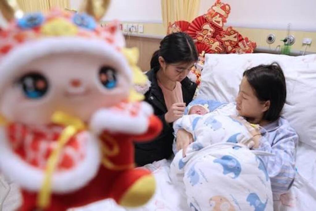 china-amplia-seguro-de-maternidad-y-reduce-gastos-familiares