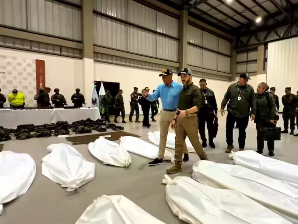 rechazan-en-colombia-video-donde-el-presidente-camina-entre-cadaveres