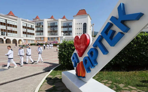 deciden-en-crimea-reabrir-emblematico-campamento-para-ninos